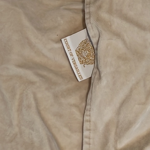 2 velvet Euro shams - Picture 3 of 3